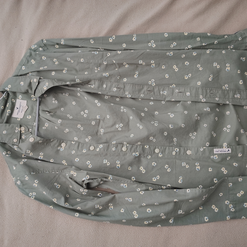 American Eagle Outfitters Green Casual Button Down Shirt